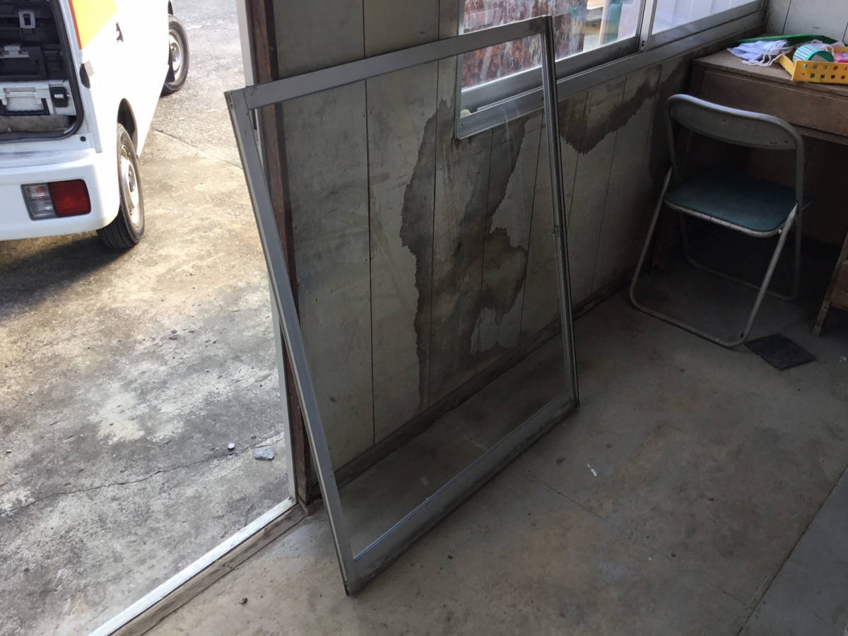 スルガリックス 静岡店のヒビの入った窓ガラスの交換をしてほしいの施工後の写真2