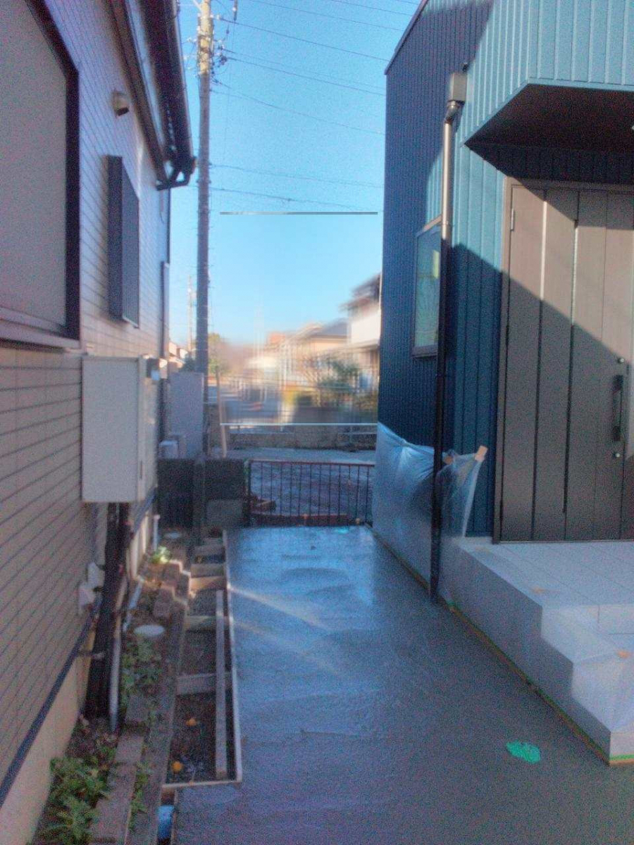 スルガリックス 静岡店のバイク置き場に屋根をつけてほしいの施工前の写真1