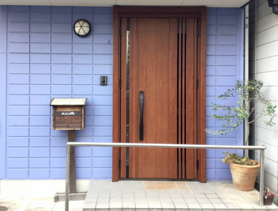 スルガリックス 静岡店の換気のできる玄関ドアに替えたい。施工事例写真1