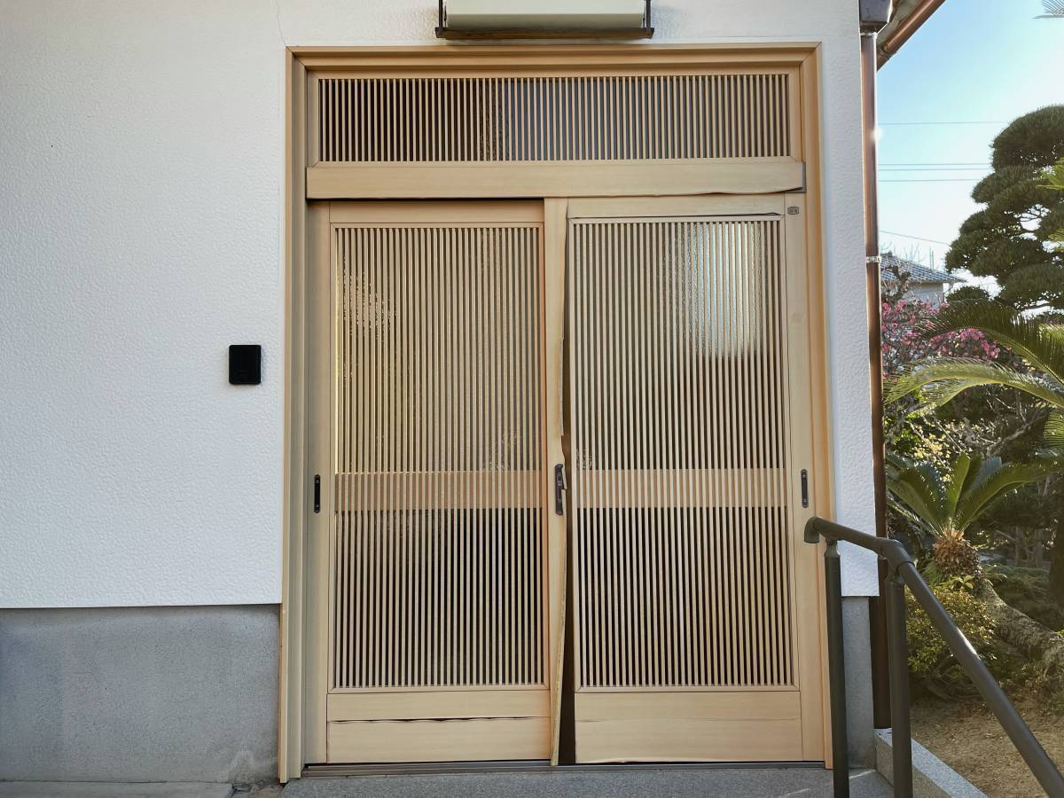 スルガリックス 静岡店の玄関引戸の本体を交換いたしました。の施工前の写真1