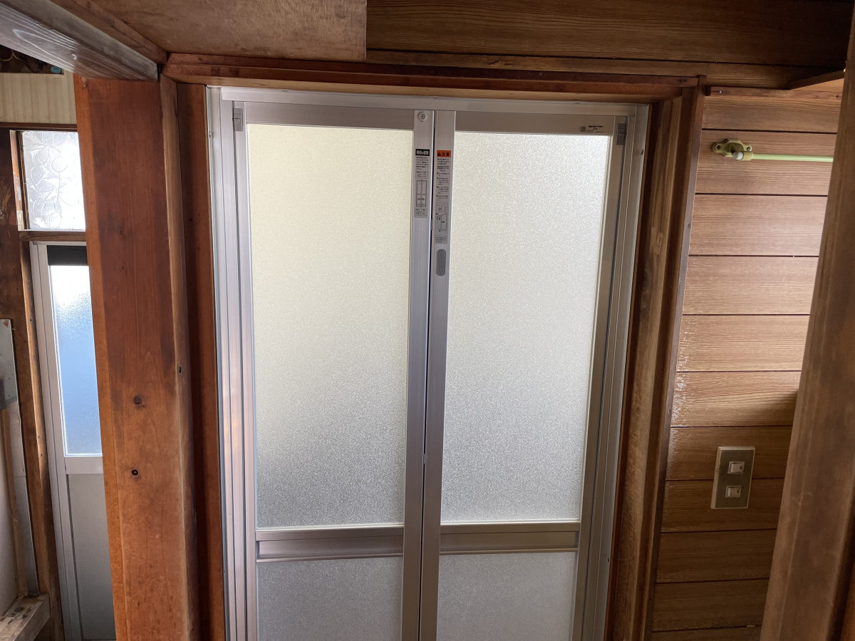 スルガリックス 静岡店の浴室入口ドアが壊れてしまった。の施工後の写真1
