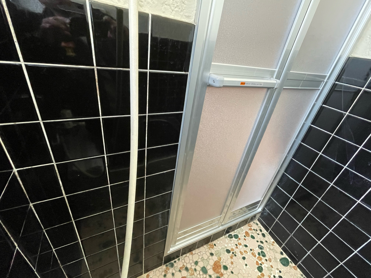 スルガリックス 静岡店の浴室入口ドアが壊れてしまった。の施工後の写真3