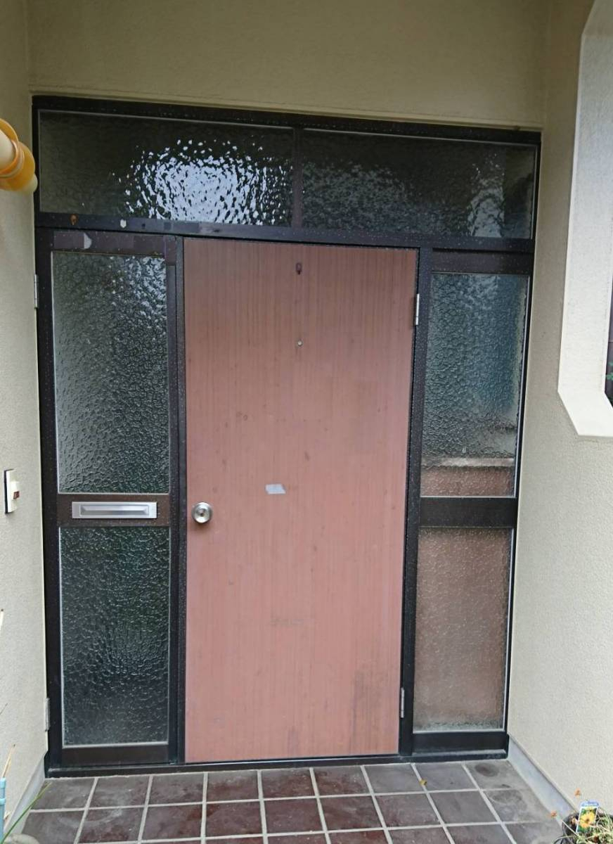スルガリックス 静岡店の玄関ドアのリフォームの施工前の写真1