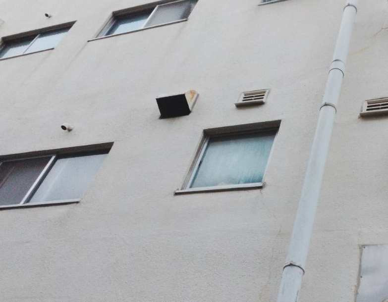 スルガリックス 静岡店のマンションの２階の窓が壊れてしまったの施工前の写真1
