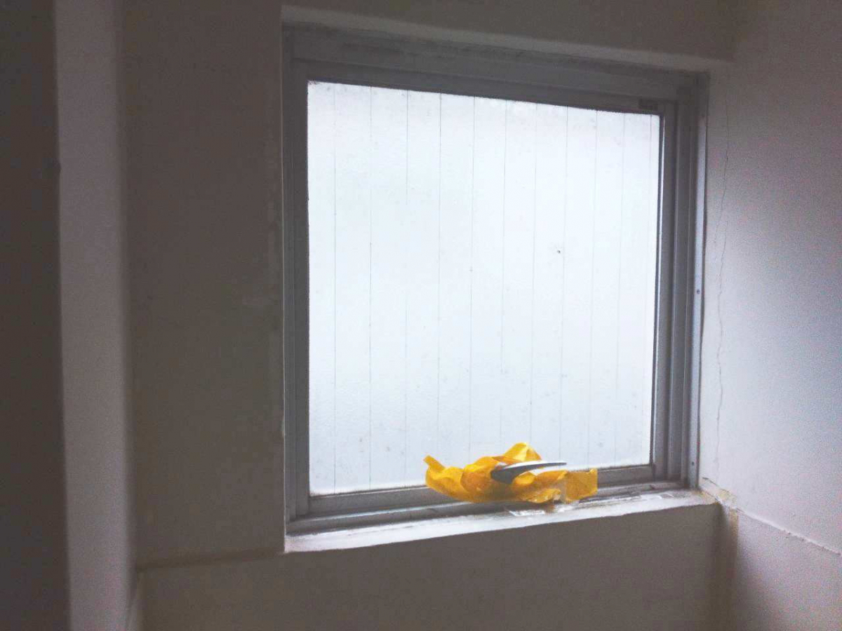 スルガリックス 静岡店のマンションの２階の窓が壊れてしまったの施工前の写真2