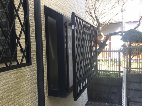 スルガリックス 静岡店の防犯対策として、窓に面格子を付けたい施工事例写真1