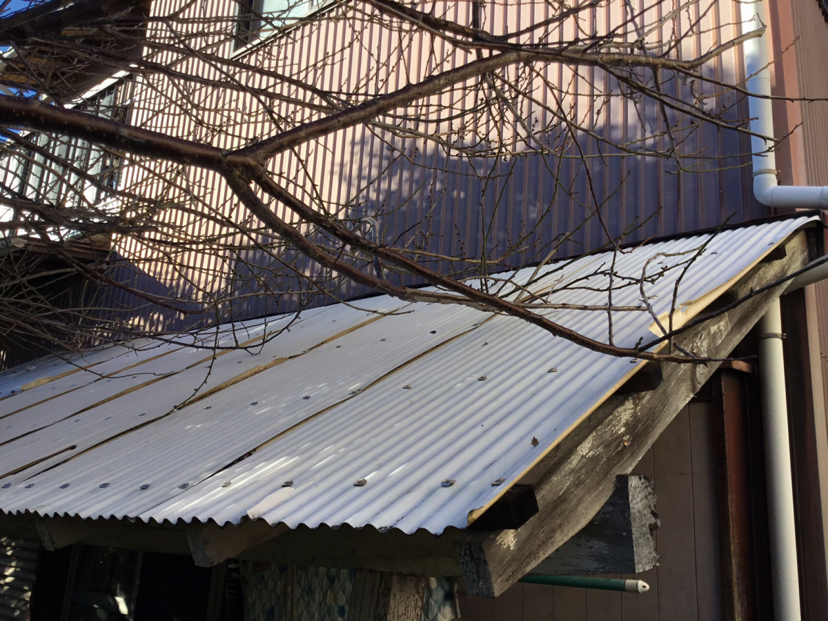 スルガリックス 静岡店の洗濯物干し場の屋根を新しくしたいの施工前の写真3