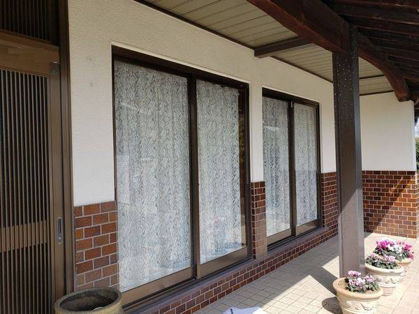 スルガリックス 静岡店のテラス窓２箇所にシャッターを後付けしました。の施工前の写真1