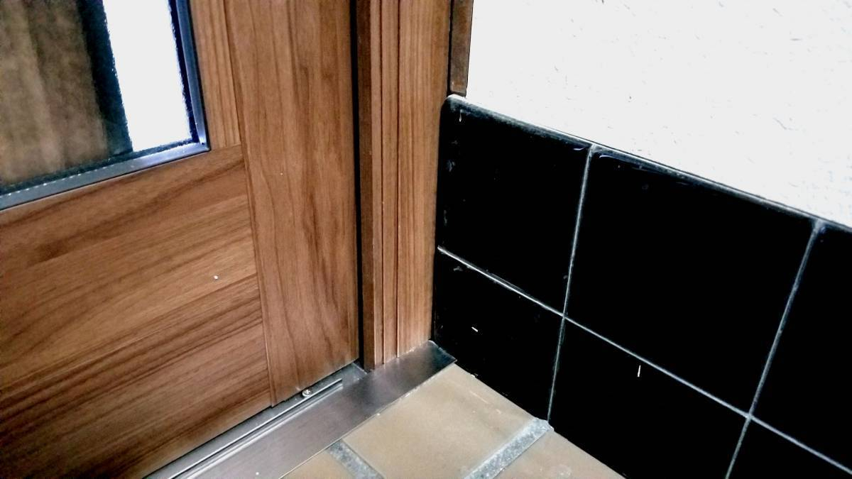 スルガリックス 静岡店の玄関引戸を交換いたしました。の施工後の写真3