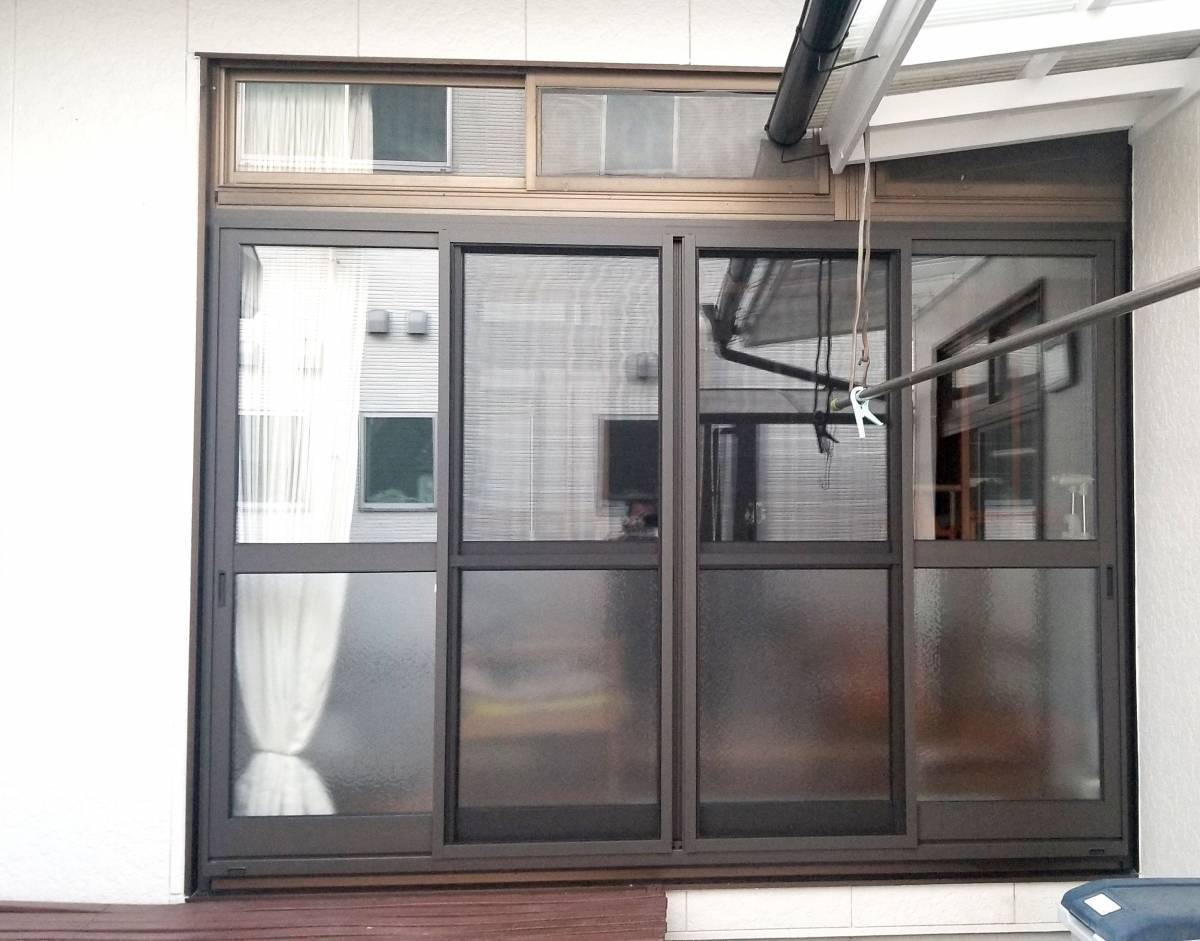 スルガリックス 静岡店の４枚建ての引き違い窓を交換いたしました。の施工前の写真1