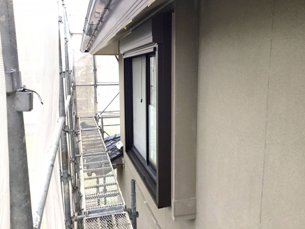 スルガリックス 静岡店の２階の窓にシャッターを追加取付けいたしました。の施工前の写真1