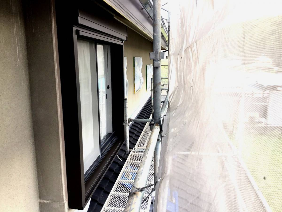 スルガリックス 静岡店の２階の窓にシャッターを追加取付けいたしました。の施工前の写真2