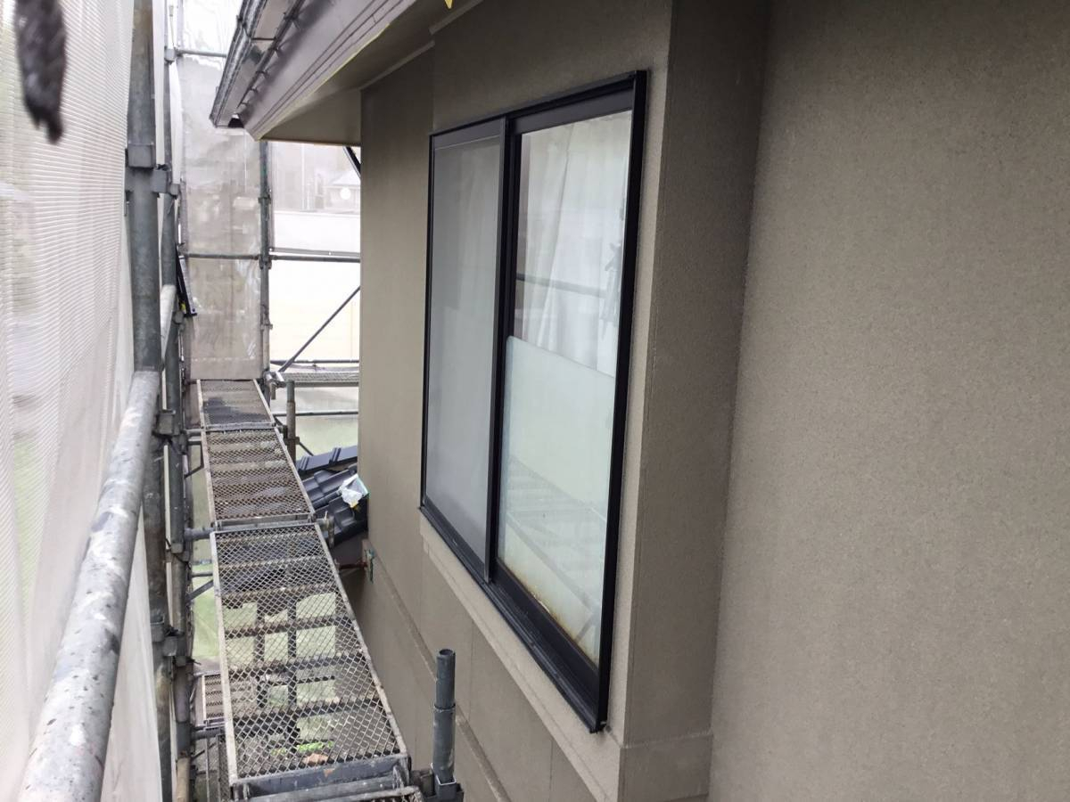 スルガリックス 静岡店の２階の窓にシャッターを追加取付けいたしました。の施工前の写真1