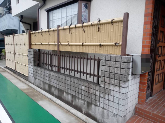 スルガリックス 静岡店の和風竹垣フェンスを設置いたしました。施工事例写真1