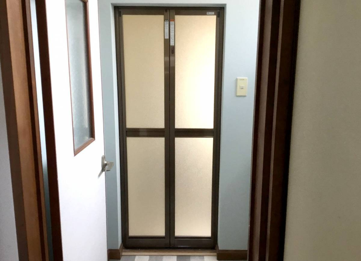 スルガリックス 静岡店の浴室の扉を交換いたしました。の施工後の写真1