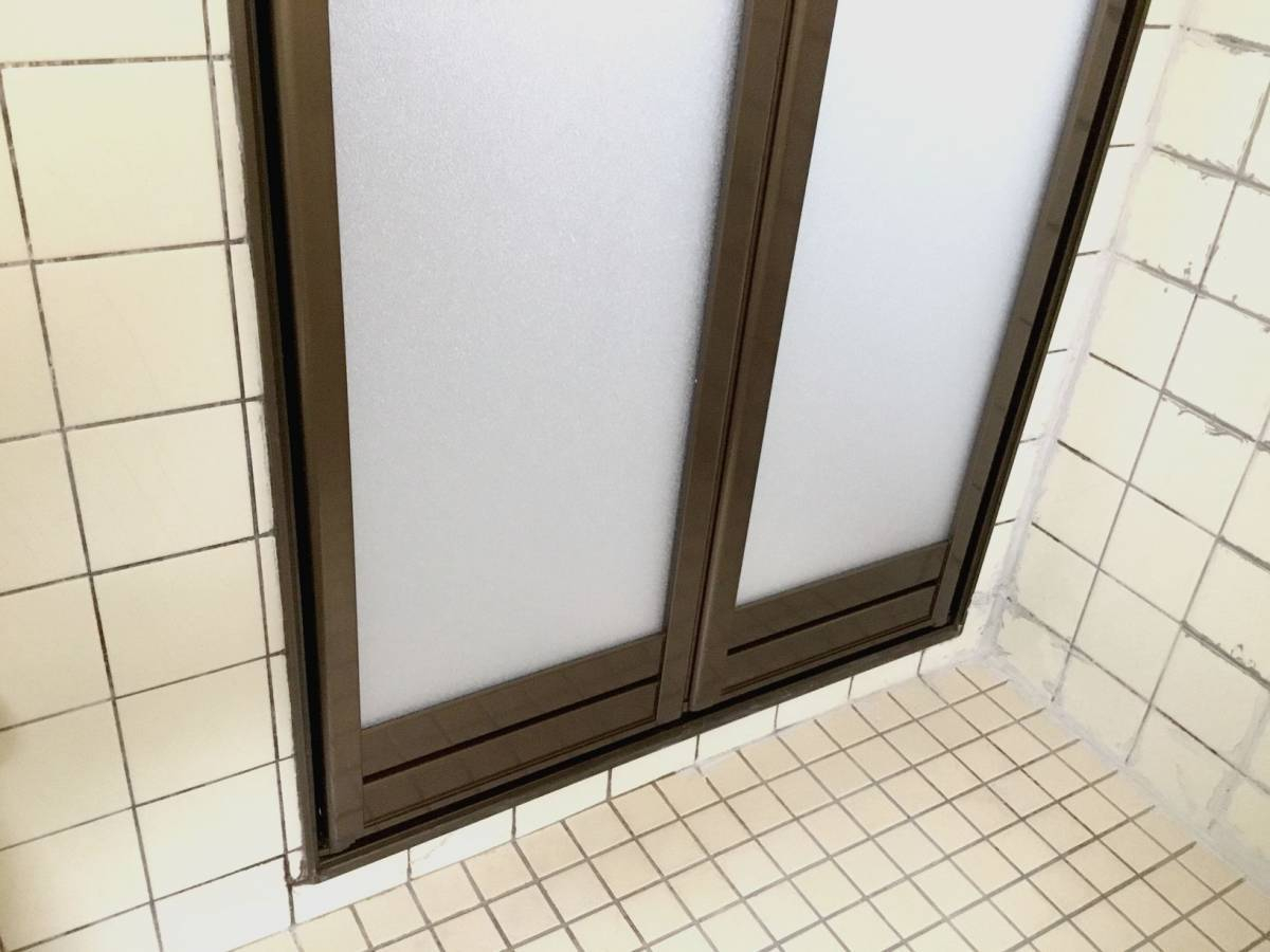 スルガリックス 静岡店の浴室の扉を交換いたしました。の施工後の写真2