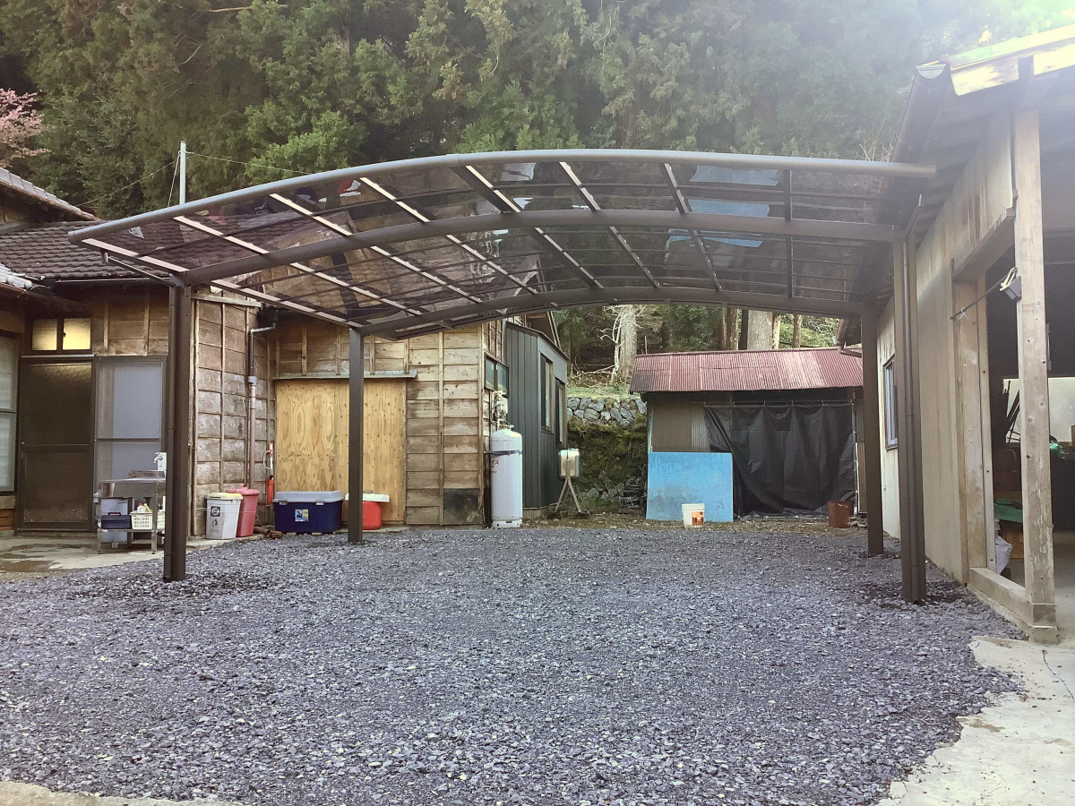 スルガリックス 静岡店の車用の雨よけ屋根が欲しいの施工前の写真1