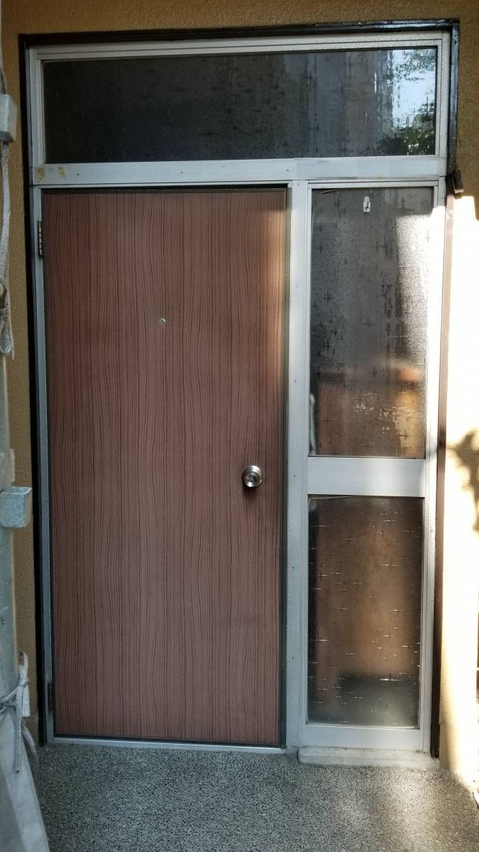 スルガリックス 静岡店の玄関ドアのリフォーム②の施工前の写真1