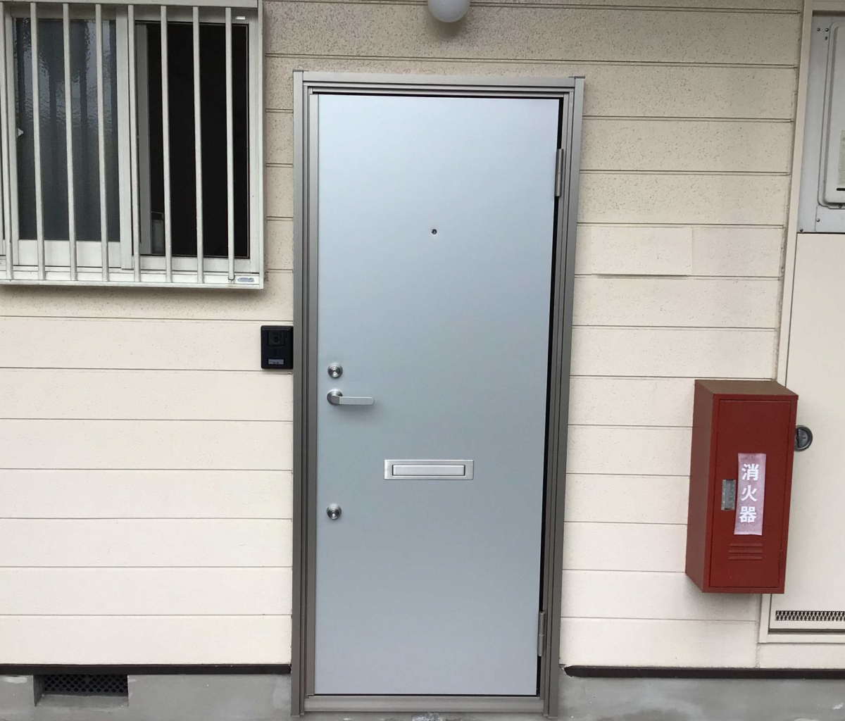 スルガリックス 静岡店のアパートの玄関ドアの建付けが悪いの施工後の写真1