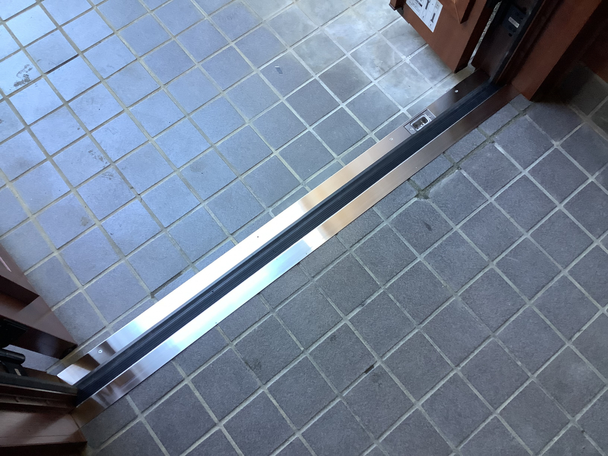 スルガリックス 静岡店の傷が気になるようになった玄関ドアを新しいものへ替えたいの施工後の写真2