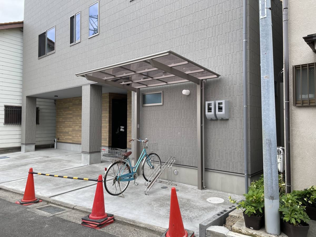 スルガリックス 静岡店の新築のお宅にて、サイクルポートを設置いたしました。の施工後の写真1