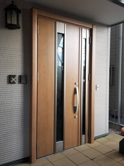 スルガリックス 静岡店の玄関ドアのリフォーム施工事例写真1