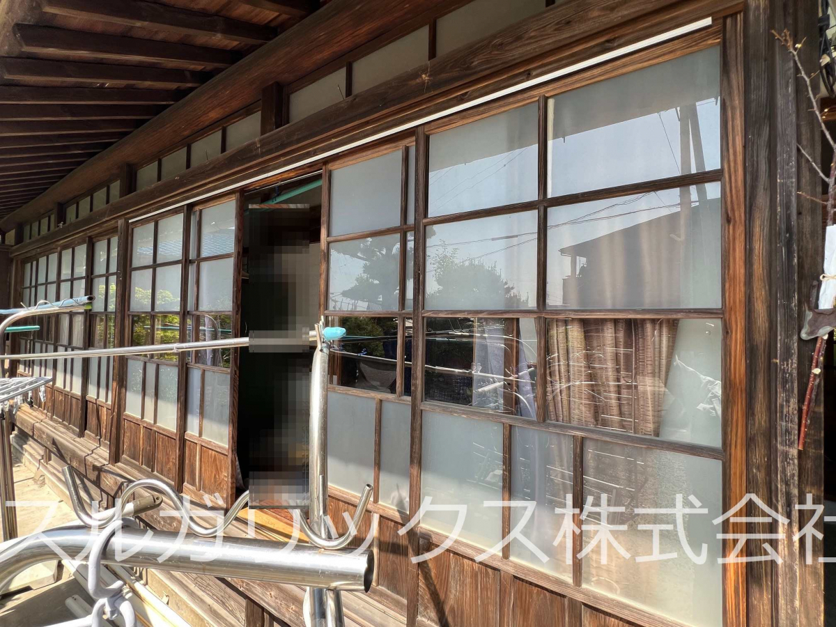 スルガリックス 静岡店の補助金を使って、木製のサッシを、アルミ製のものへ替えたいの施工前の写真1