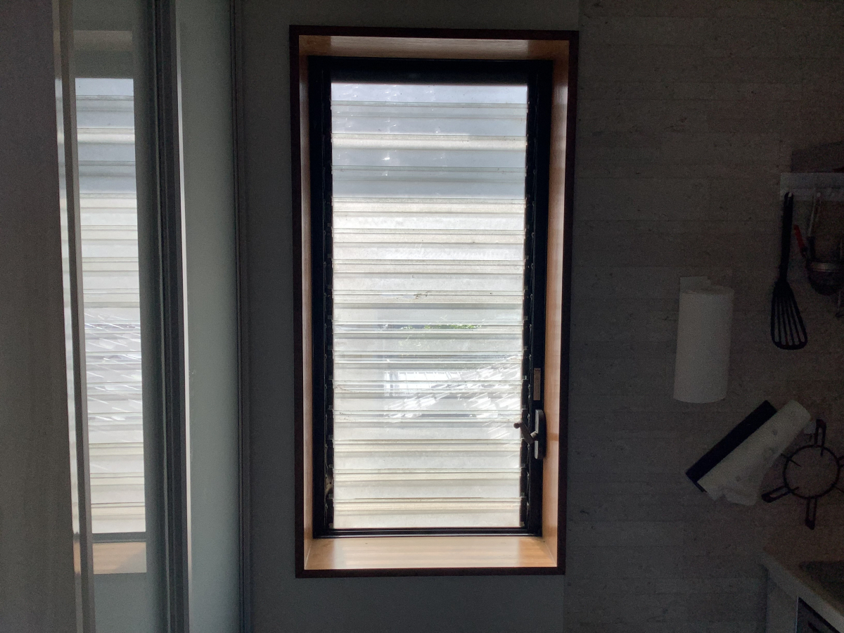 スルガリックス 静岡店のキッチン改修工事に伴い、窓を替えたいの施工前の写真1
