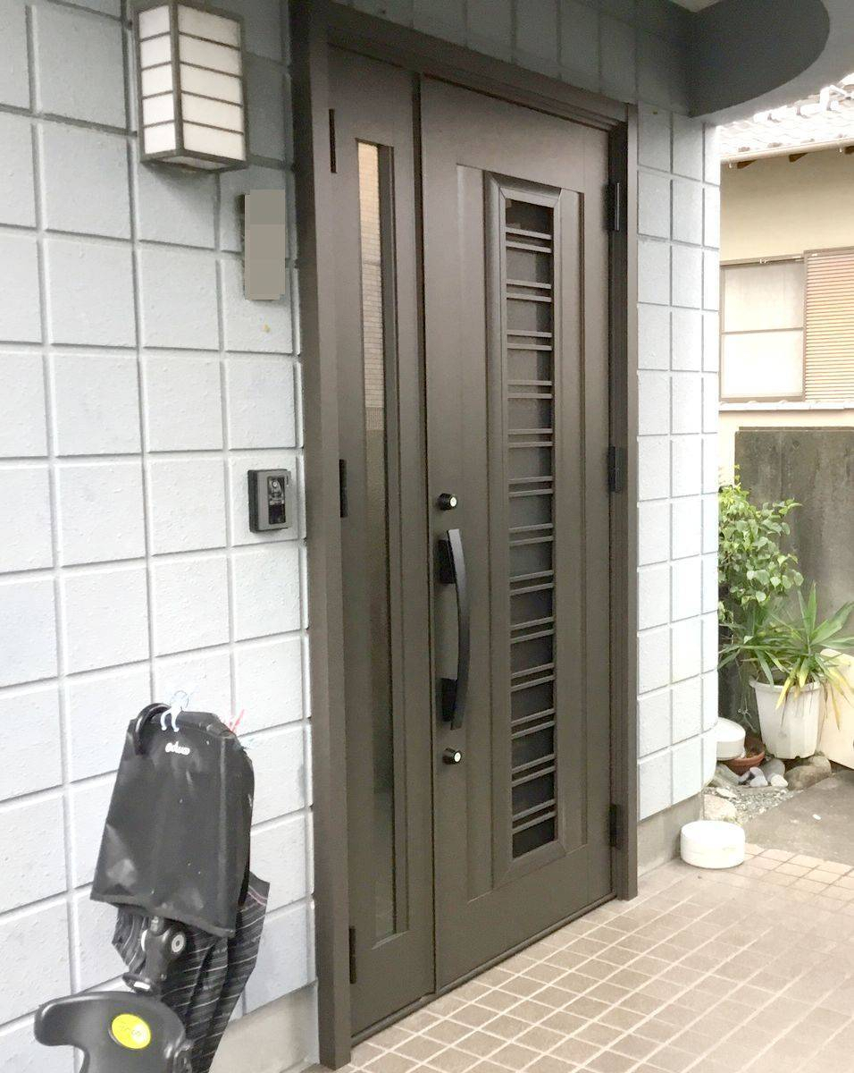 スルガリックス 静岡店の玄関の扉の交換工事をしました。の施工後の写真3