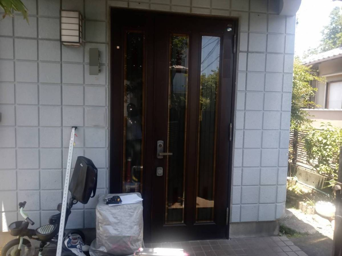 スルガリックス 静岡店の玄関の扉の交換工事をしました。の施工前の写真1