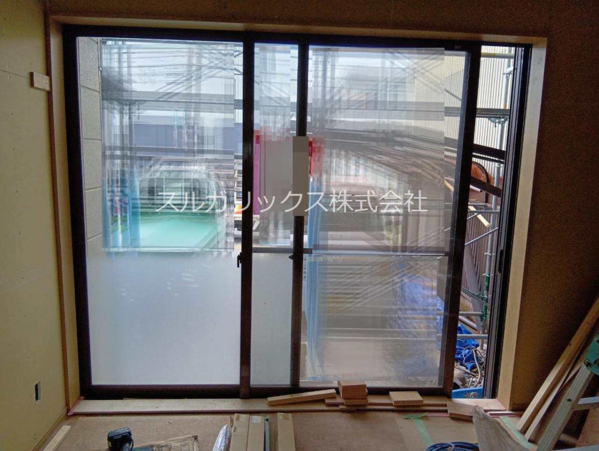 スルガリックス 静岡店の窓際の寒さを改善したいの施工前の写真1