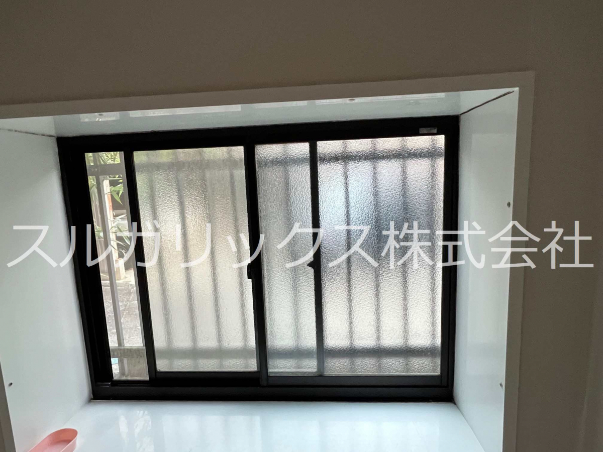 スルガリックス 静岡店の浴室改修に伴う浴室窓の交換の施工前の写真1