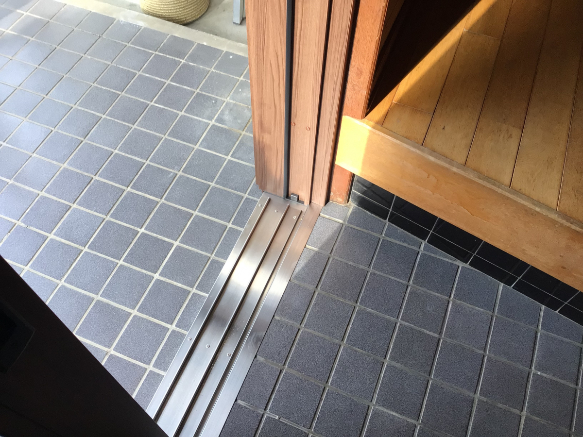 スルガリックス 静岡店の動きの悪い玄関引戸を替えたいの施工後の写真2