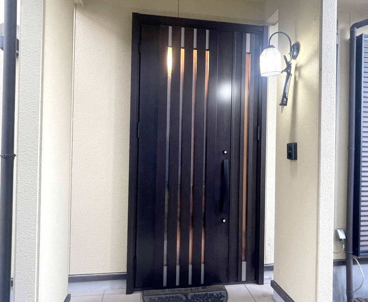 スルガリックス 静岡店の片袖ドアを親子式ドアに替えたいの施工後の写真1