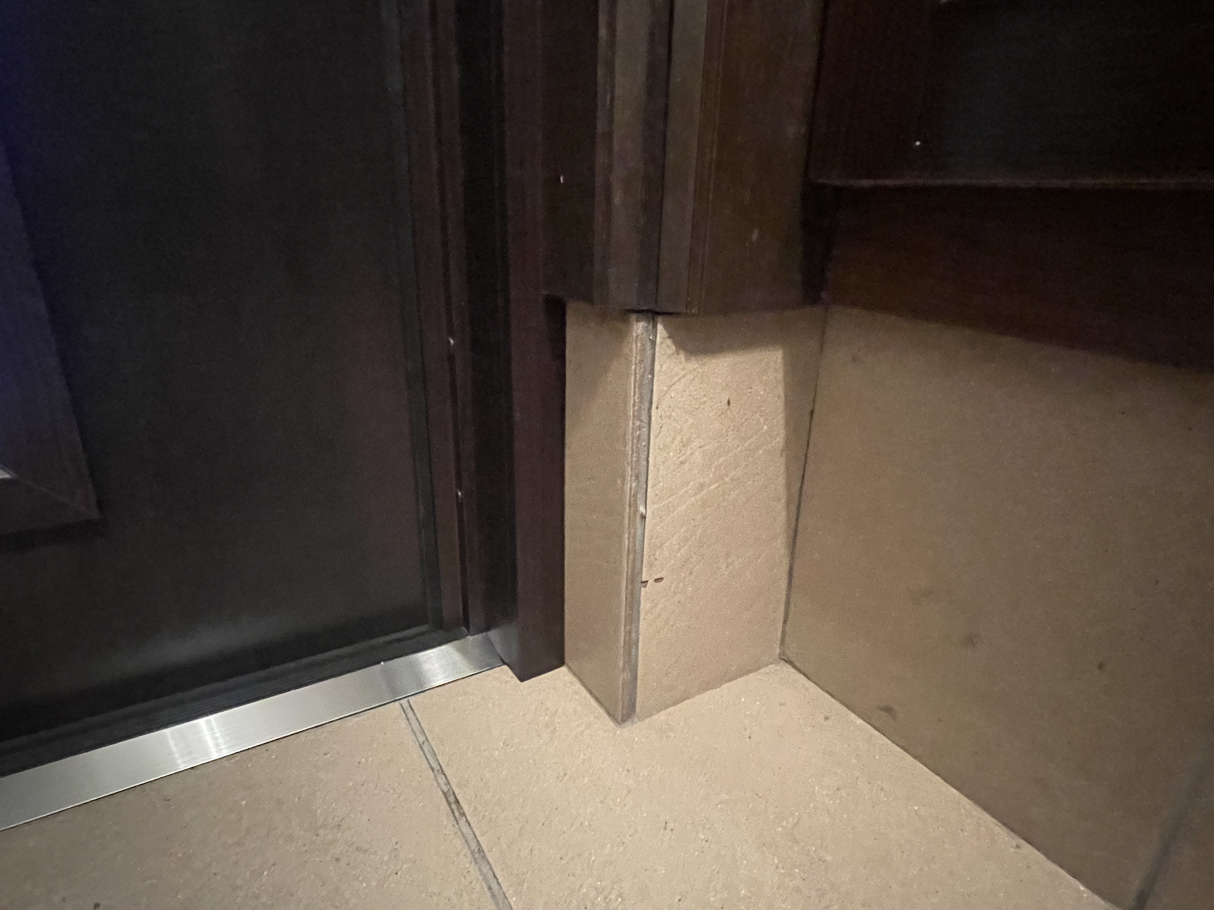 スルガリックス 静岡店の片袖ドアを親子式ドアに替えたいの施工後の写真2