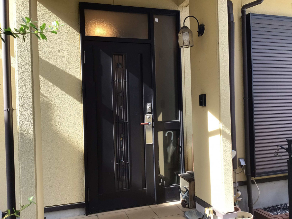 スルガリックス 静岡店の片袖ドアを親子式ドアに替えたいの施工前の写真1