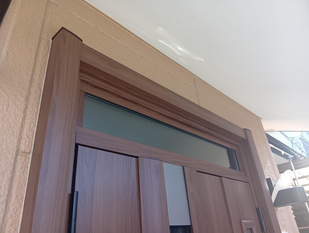 スルガリックス 静岡店の片袖タイプの玄関ドアを、採風式の親子タイプドアに替えたいの施工後の写真2