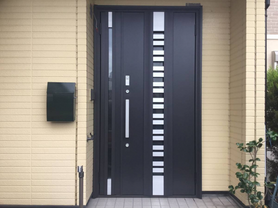 スルガリックス 静岡店の電気錠の玄関採風ドアを設置しました。施工事例写真1