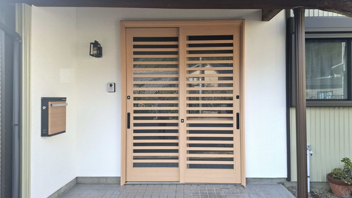 スルガリックス 静岡店の家の改修工事に伴い、玄関を新しくしたいの施工後の写真1