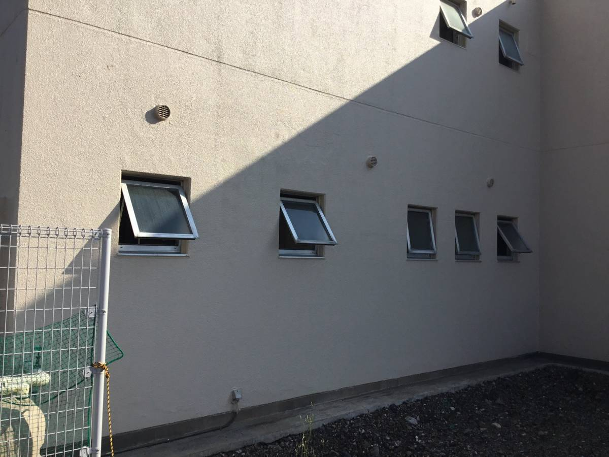 スルガリックス 静岡店の施設のトイレ窓を交換したいの施工前の写真1