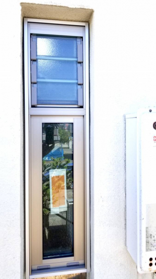 スルガリックス 静岡店の集合住宅共同部の窓が外れてしまった施工事例写真1