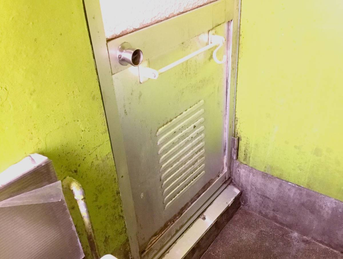 スルガリックス 静岡店のお風呂のドアを交換してほしいの施工前の写真2