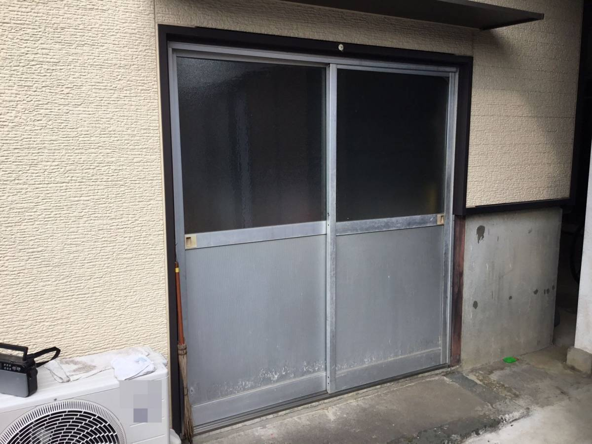 スルガリックス 静岡店のアルミの引き違い戸がうまく開かなくなったの施工前の写真1