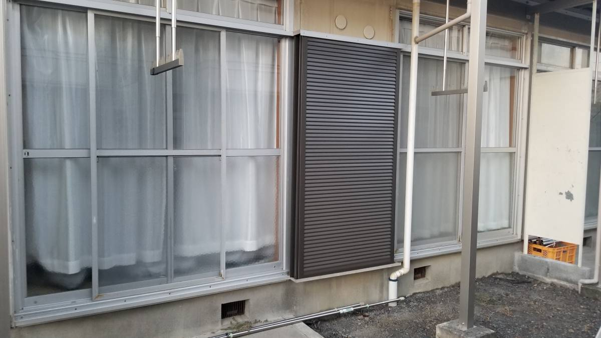 スルガリックス 静岡店のアパートの雨戸の付け替えをしてほしいの施工後の写真1
