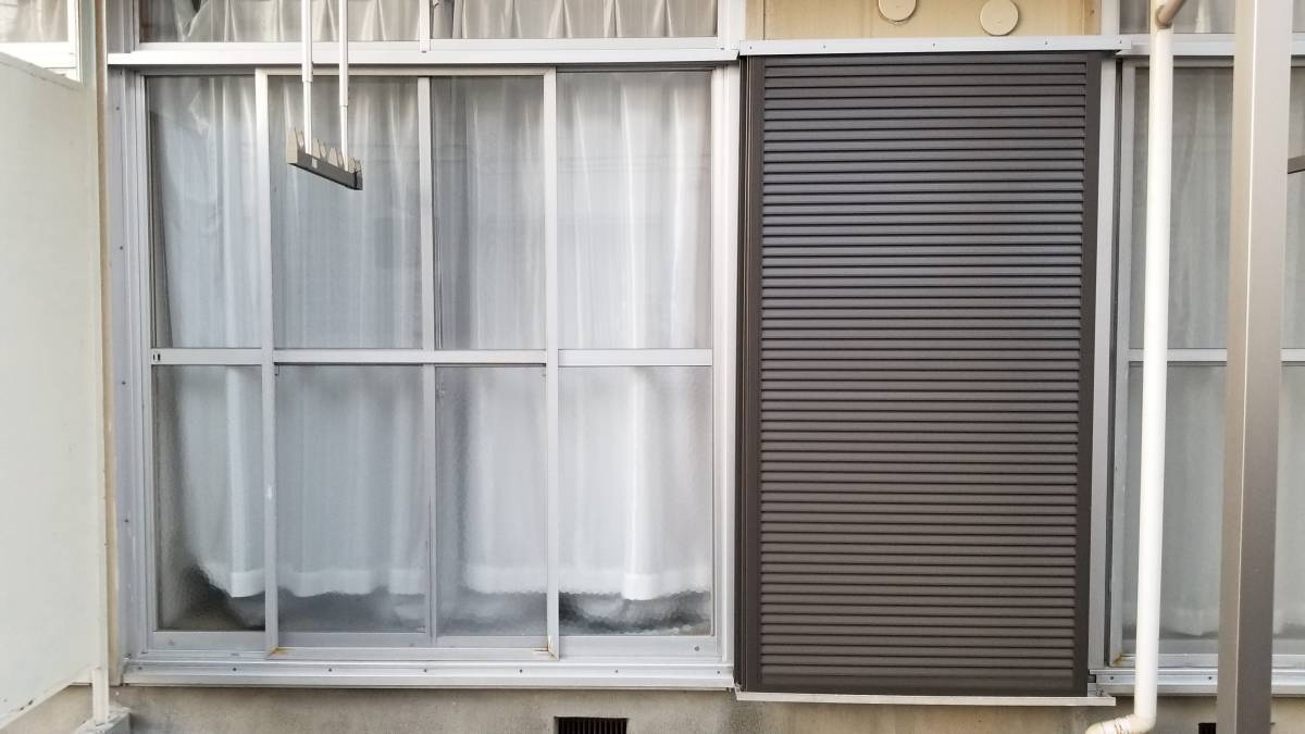 スルガリックス 静岡店のアパートの雨戸の付け替えをしてほしいの施工後の写真2