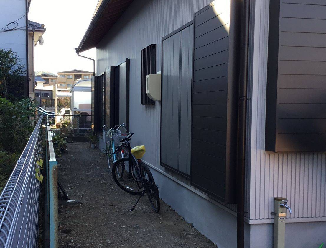 スルガリックス 静岡店の自転車の雨よけの屋根を設置してほしいの施工前の写真1