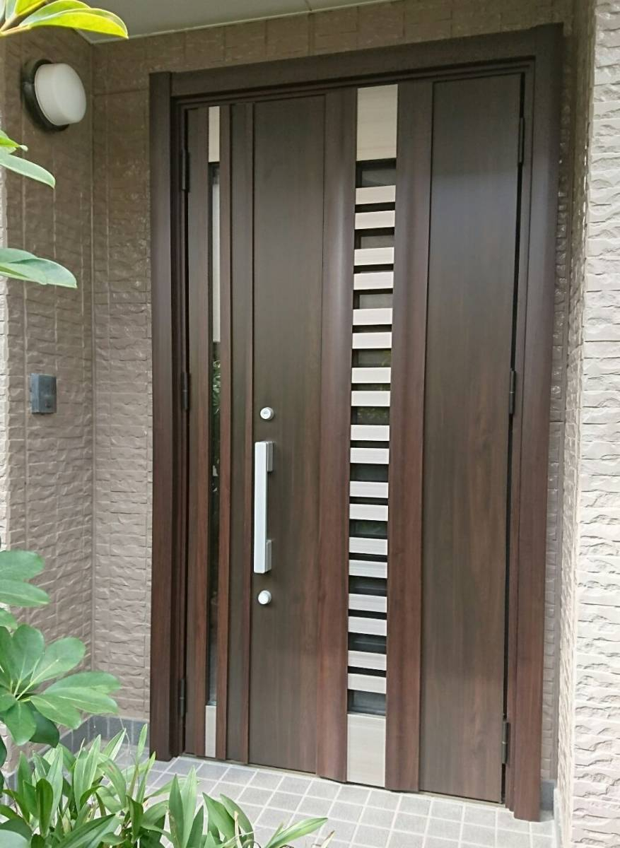 スルガリックス 静岡店の玄関ドアのリフォーム④の施工前の写真1
