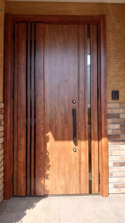 スルガリックス 静岡店の玄関ドアのリフォームの施工後の写真1