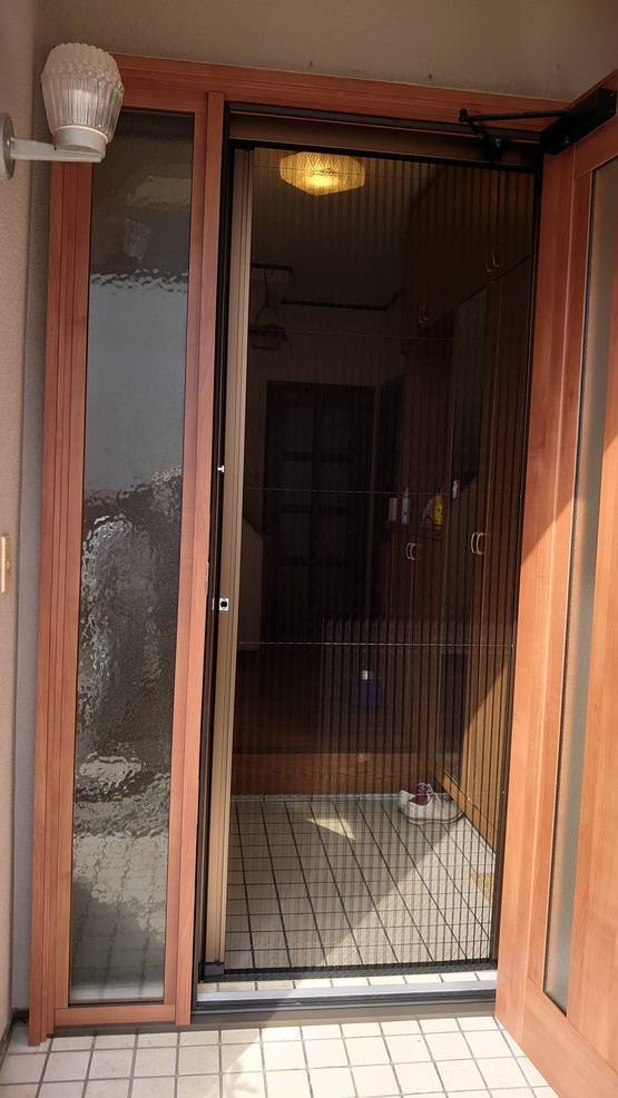 スルガリックス 静岡店の玄関ドアのリフォームの施工後の写真2
