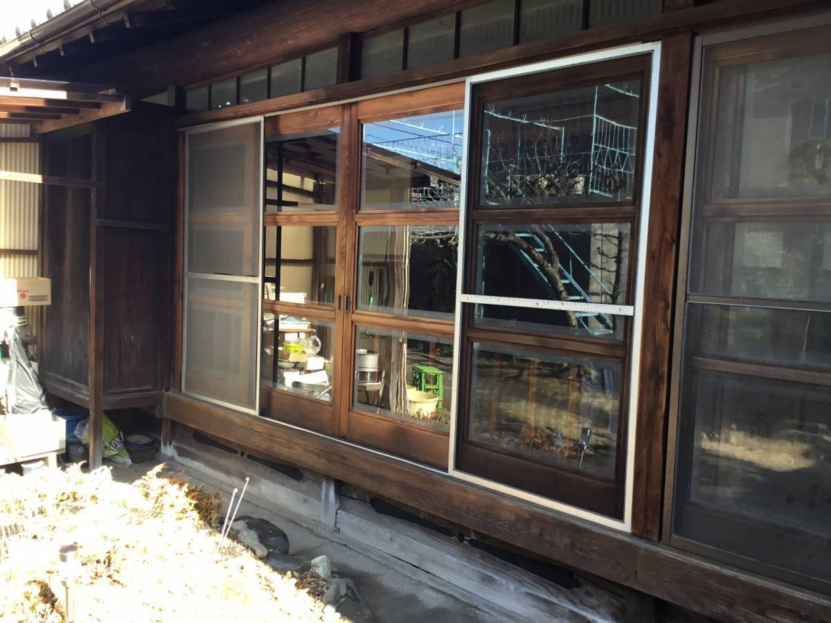 スルガリックス 静岡店の木製の掃き出し窓をアルミ製のものへ交換してほしい。の施工前の写真2